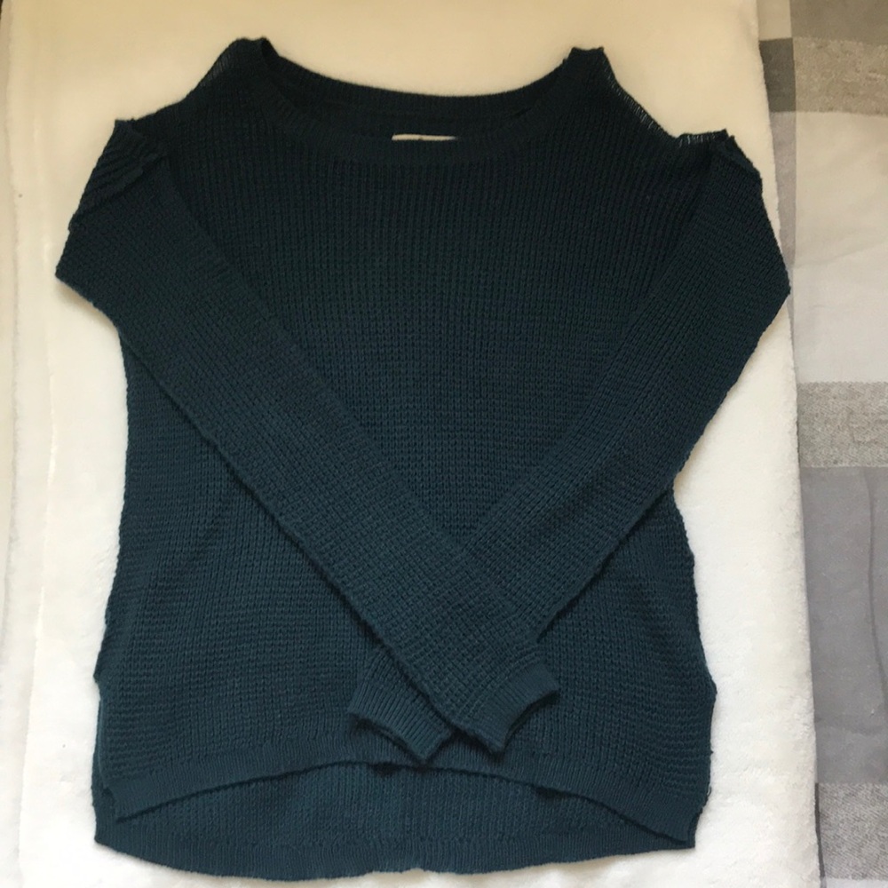 Cold shoulder, high/low sweater!